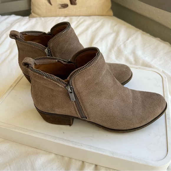 Lucky Brand Bartalino Suede Zip Booties Size 8 Taupe - Picture 5 of 8